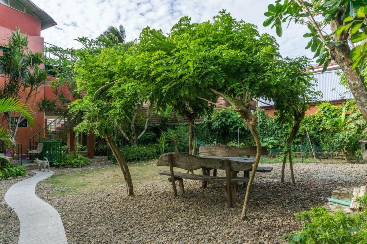 Hangout Beach Resort Caticlan Extérieur photo